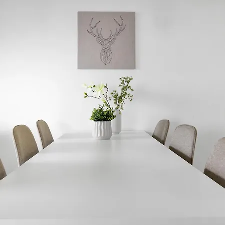 Design In Center With Free Parking *