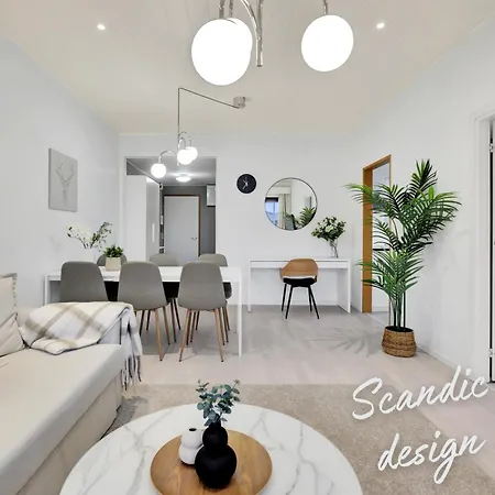 Design In Center With Free Parking Apartment